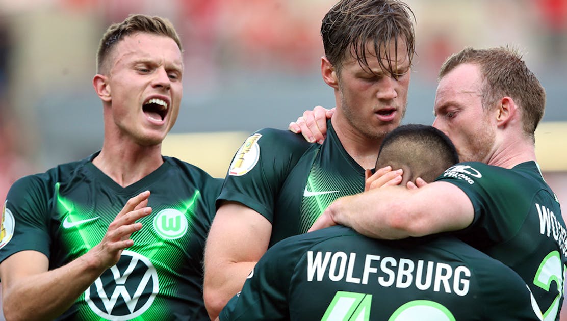 Вфл вольфсбург. Вольфсбург (футбольный клуб). Фк вольфсбург фото. Вольфсбург. Lenz вольфсбург.