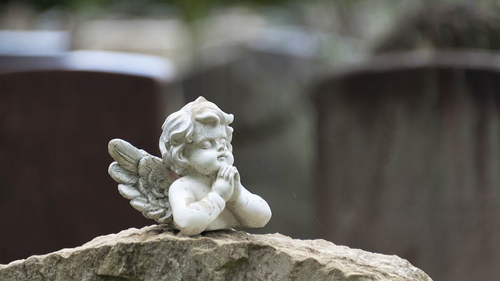 Friedhof. Von wegen Totenruhe – das muss man über Grabräumungen wissen