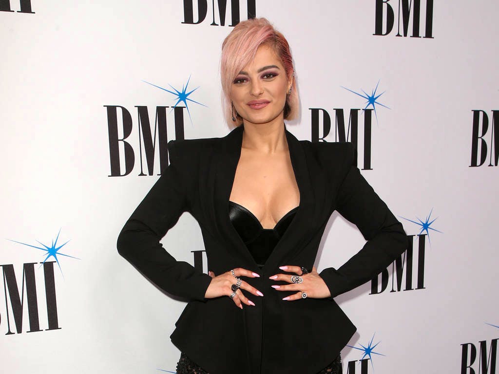 Bebe Rexha S Inspirait Du Look De Gwen Stefani Dans Sa Jeunesse