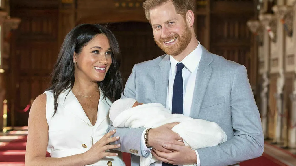 Famiglia reale inglese. Archie somiglierebbe già a suo padre, il principe Harry