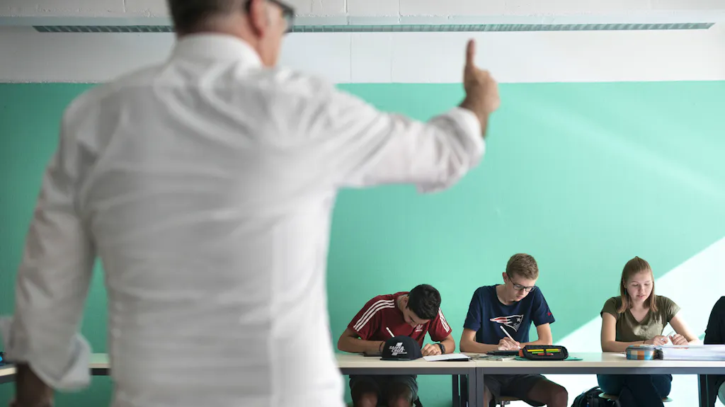 Lohn Lehrer Schweiz Mehr Lohn, offene Stellen: Deutsche Lehrer zieht es in die Schweiz