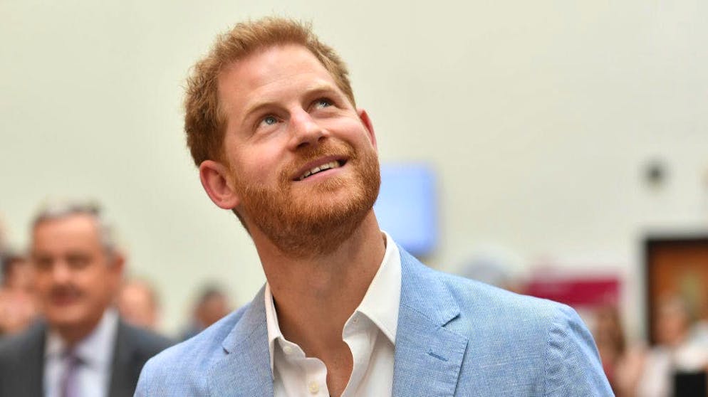 William, Harry & co.: i voti (a scuola) dei membri della famiglia reale. L'ex principe festaiolo ha in ogni caso ottenuto una B (5) in arte, ma soltanto una D (3) in geografia. Harry ha quindi brillato negli sport: in particolare nelle squadre di polo, cricket e rugby della sua scuola. Di conseguenza, dopo un anno sabbatico, non è andato all'università ma direttamente nell'esercito.
