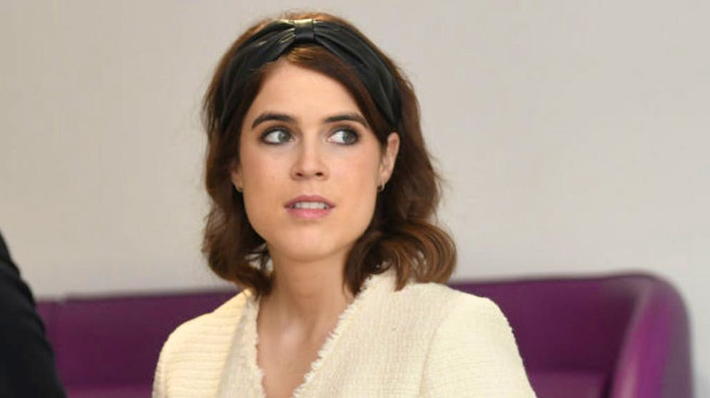 William, Harry & co.: i voti (a scuola) dei membri della famiglia reale. Eugenia ha avuto una A - il voto massimo, in arte e in letteratura e una B (5) in storia dell'arte. Eppure, la sua candidatura all'università di Newcastle è stata inizialmente respinta. È soltanto quando la sua identità è stata riconosciuta che è stata autorizzata ad intraprendere gli studi in letteratura, storia dell'arte e politica.