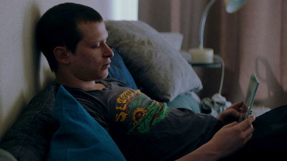 Das sind die Kino-Highlights im September. Patrick Signer (Joel Basman) trauert um seine Eltern.