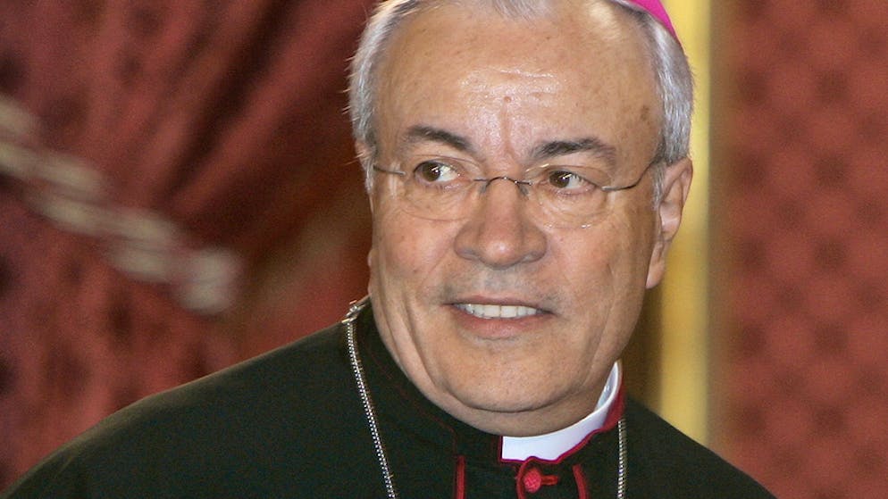 Kennen Sie diese Monarchen?. Der zweite Kofürst von Andorra ist seit dem 13. Jahrhundert der jeweilige Bischof von Urgell, seit 2003 Joan Enric Vives i Sicília. Damit ist Andorra das einzige Land der Welt, das von zwei ausländischen Kofürsten regiert wird – zumindest theoretisch. Faktisch ist das Kofürstenamt repräsentativ, allerdings mit Vetorecht bei auswärtigen Angelegenheiten.