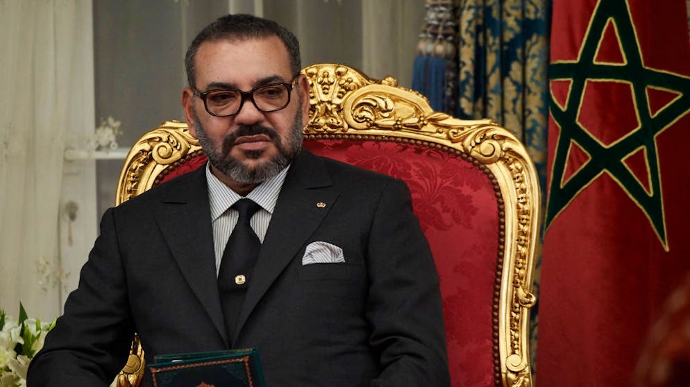 Kennen Sie diese Monarchen?. Vor wenigen Wochen konnte Mohammed VI. sein 20-jähriges Thronjubiläum begehen – wohl auch, weil er sich während des Arabischen Frühlings weise verhielt: Von vornherein schon gemässigter als seine Vorgänger, führte Mohammed VI. 2011 die parlamentarische Monarchie ein, womit er seine De-Facto-Alleinherrschaft beendete.