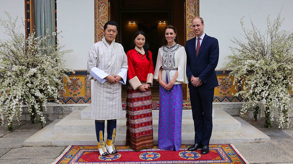 Kennen Sie diese Monarchen?. «Will und Kate des Himalaya» wurde das junge Königspaar schon genannt – ob das beim Besuch der britischen Originale im April 2016 zur Sprache kam? Vermutlich kreisten die Gespräche eher um Babys – immerhin kam zwei Monate zuvor Kronprinz Jigme Namgyel Wangchuck zur Welt.