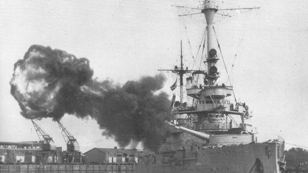 Der «ponische Überfall» auf den deutschen Sender in Gleiwitz 1939. Das Schulschiff SMS Schleswig-Holstein läutet mit dem Beschuss von Danzig am 1. September 1939 den Zweiten Weltkrieg ein. Die Kampfhandlungen werden als Reaktion...