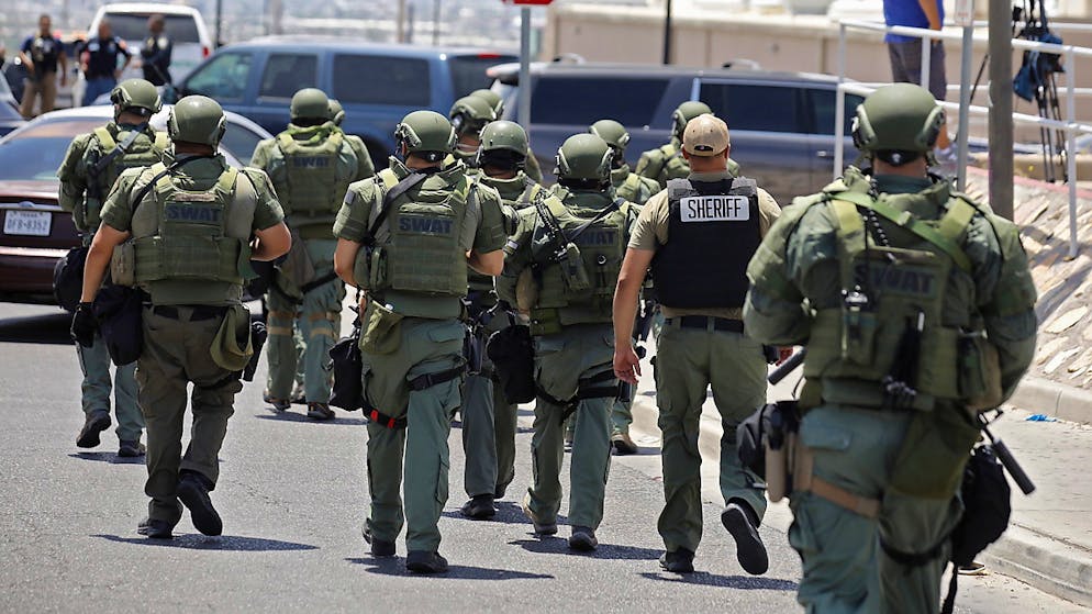Vingt morts dans une fusillade au Texas. La police d'El Paso a déployé d'importants renforts sur les lieux.