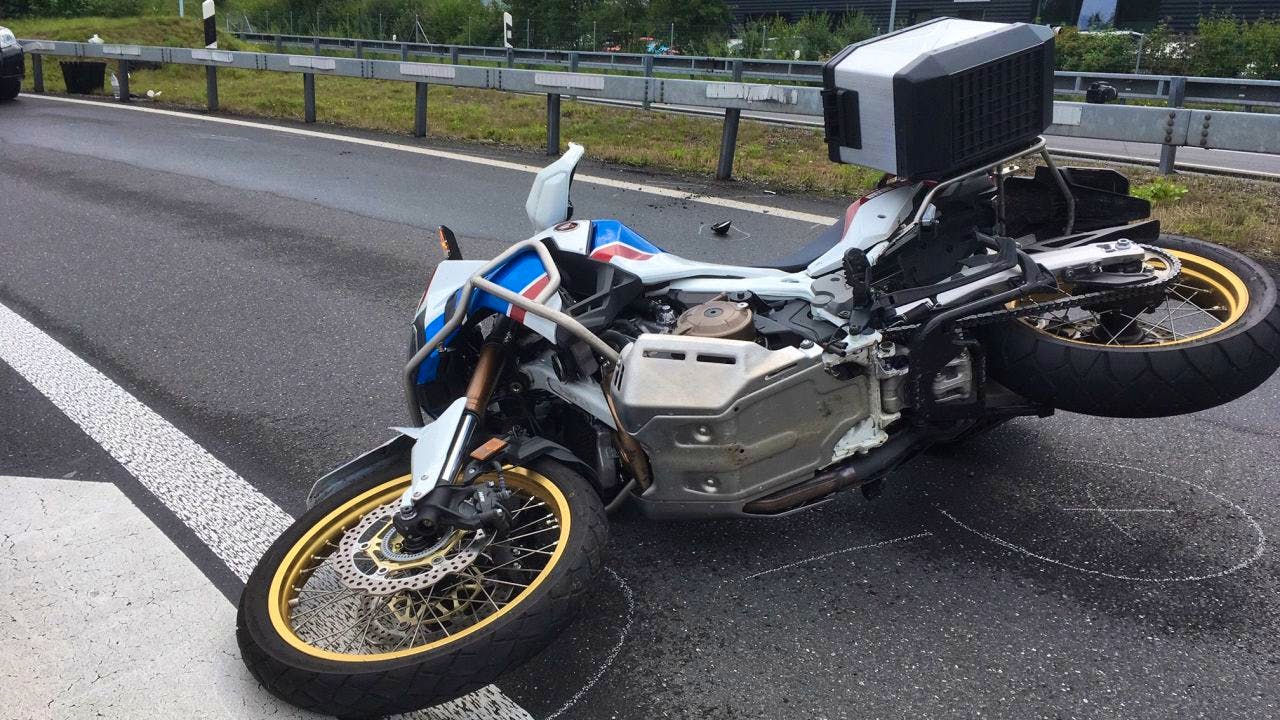 Verkehrsunfall: 32-jähriger Motorradfahrer Verletzt Sich Bei Sturz In ...