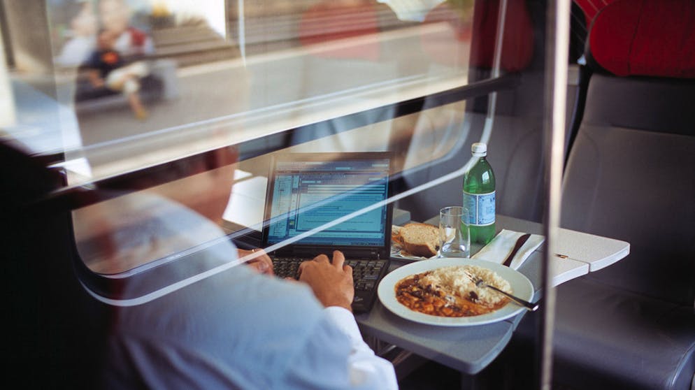 Zugfahrten eignen sich gut, um E-Mails zu beantworten oder kleine Tasks auf der To-Do-Liste abzuarbeiten.