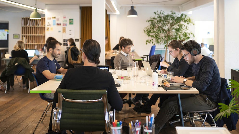Flexibles Arbeiten in Coworking Spaces oder an anderen Orten wird immer beliebter.