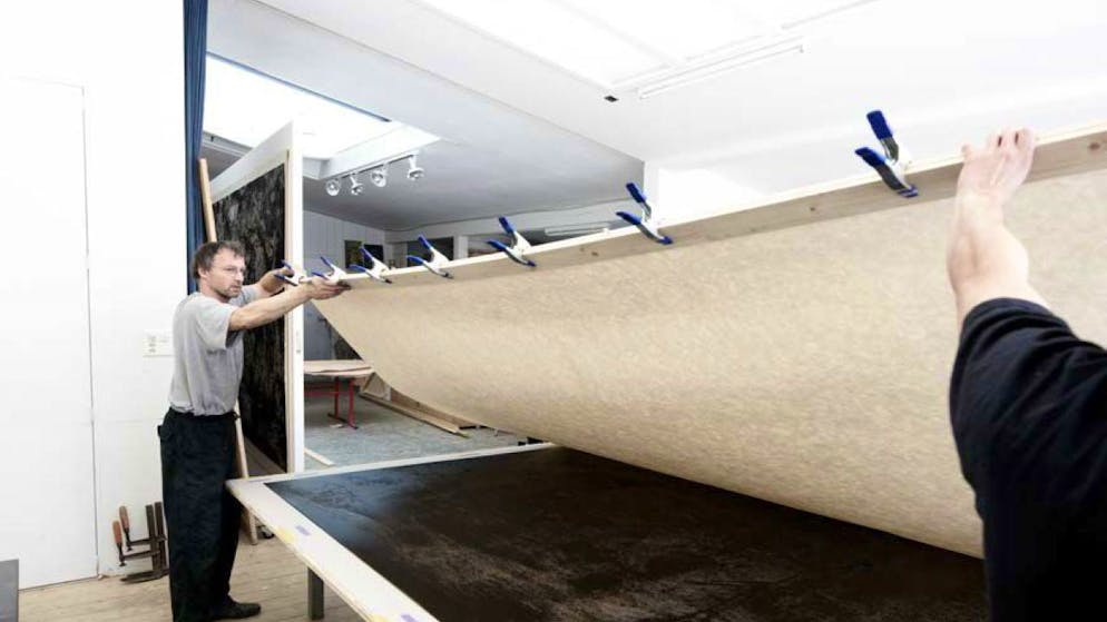 Berner Druckkünstler bringt das Universum nach Luzern. Eine Aufnahme aus dem Atelier des Druckkünstlers Wolfgang Zät.