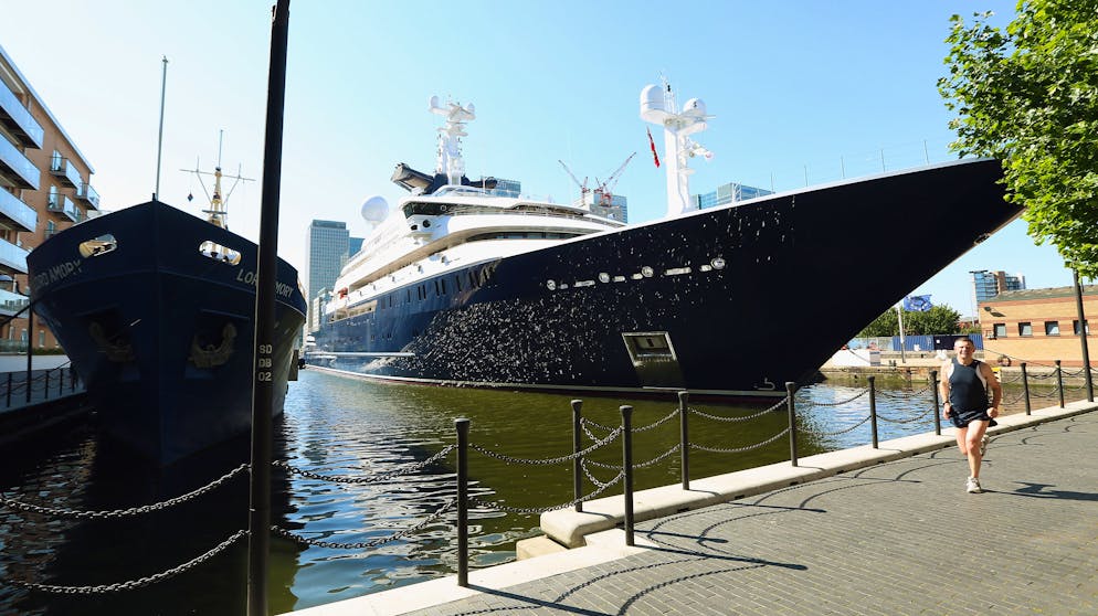 Paul Allens (†65) Superyacht «Octopus» steht zum Verkauf. Wo immer die 2003 in Deutschland gebaute «Octopus» anlegte, hier am Soth Quay in London, erregte sie Aufsehen.