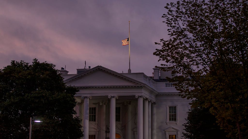 Attentati. 11/9: Donald e Melania Trump osservano un minuto di silenzio