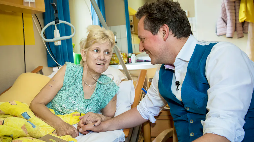 Eckart von Hirschhausen: Die Bilder zur Sendung. Für seine neue Reportage-Reihe verbrachte Eckart von Hirschausen zwei Tage in einem Bochumer Hospiz.