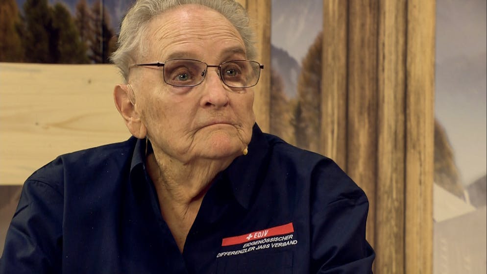 «Top Jass»: Die Bilder. Jasserin Elsi Schatt (83) hat im Laufe ihrer Karriere schon Tausende Konkurrenten in Grund und Boden gejasst.