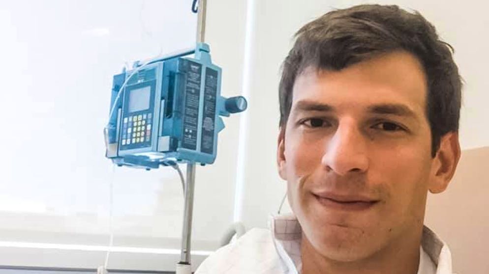 David Fajgenbaum (34) hat in buchstäblich letzter Sekunde eine Therapie für eine seltene Krankheit entdeckt, die ihn fast das Leben gekostet hätte.