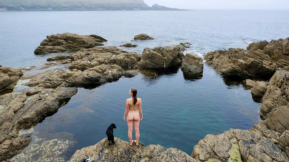 Alte Bergwerke in Cornwall laden heute zum Schwimmen ein. Nicht alle der romantischen Badestellen sind menschengemacht, doch viele der Gruben sind durch den Abbau von Zinn, Kupfer, aber auch von giftigem Arsen in den letzten Jahrhunderten entstanden.