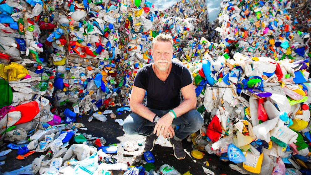 Gesundheitliche Folgeschäden?. Jenke von Wilmsdorff stellt erschreckende Dimensionen fest: Rund 220 Kilogramm Verpackungsmüll fallen pro Kopf und Jahr allein in Deutschland an.