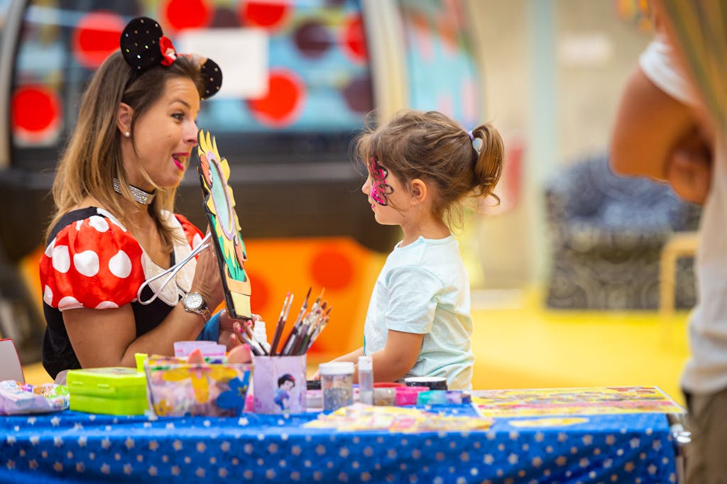 Mendrisio: festeggiamenti del 1°anno di attività dii La Filanda. Nella foto una bimba si ammira allo specchio dopo essere stata truccata allo stand truccabimbi durante i festeggiamenti del 1° anno di attività de La Filanda.