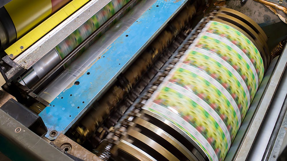 Die neunte Schweizer Banknoten-Serie. Bei der Produktion der Banknoten werden zahlreiche Sicherheitsmerkmale eingearbeitet, um Fälschern ihre Arbeit zu erschweren.