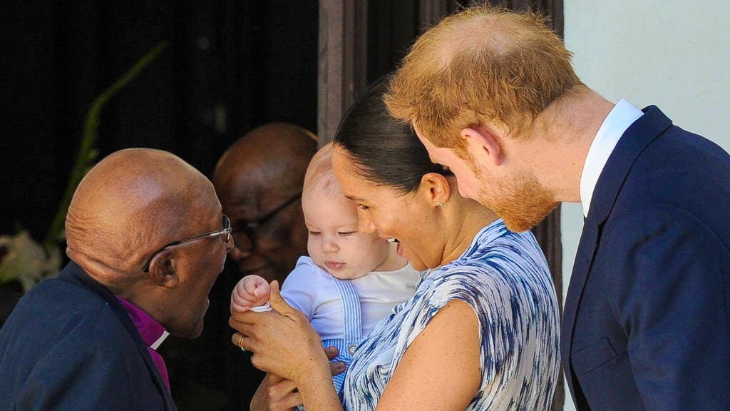 Visite officielle. Meghan Markle et le prince Harry font dons de vêtements d'Archie