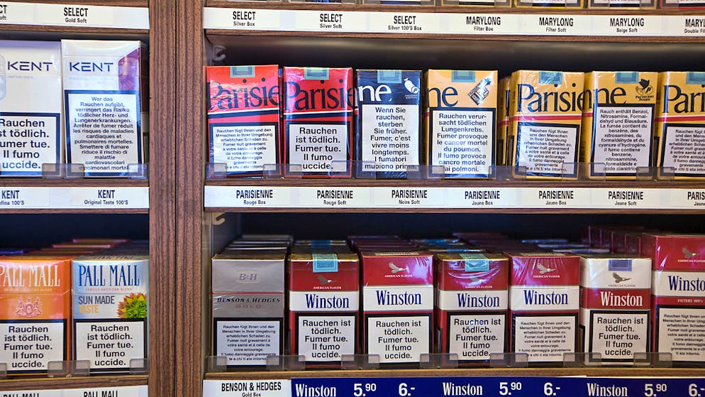 Restriktiverer Umgang mit Tabakprodukten. Der Ständerat möchte den Verkauf von Zigaretten an Minderjährige verbieten. (Themenbild)