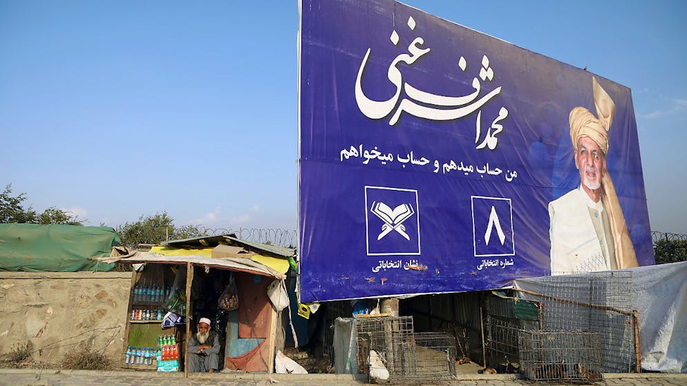 Tote und Verletzte bei Wahl in Afghanistan. 18 Kandidaten stehen auf den Stimmzetteln der Präsidentschaftswahl in Afghanistan vom Samstag – vier von ihnen zogen ihre Kandidatur mittlerweile bereits zurück.