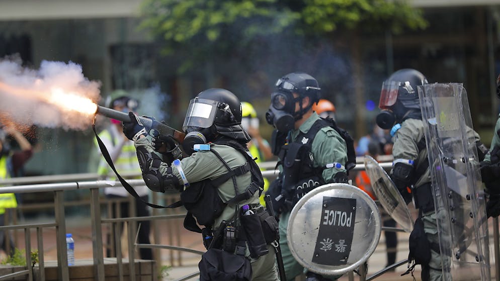 Nuova domenica di scontri a Hong Kong.