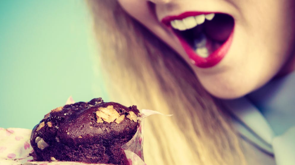 Gönnen wir uns zu wenig, überfällt uns später die Lust auf Süsses oder Deftiges umso mehr.