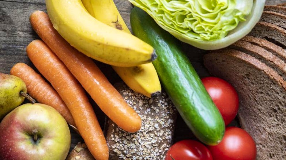 Was Entgiftungskuren bringen. Für den Darm ist es laut Experten besser, sich ballaststoffreich zu ernähren. Neben Getreide- und Vollkornprodukten sind fünf Portionen Gemüse und Früchte pro Tag empfohlen. 