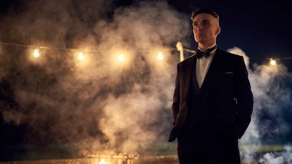 Das sind die Serien-Hits im Oktober. Mit der fünften Staffel (4. Oktober) übernimmt Netflix die gefährlichste Gang von Birmingham: In den neuen Folgen von «Peaky Blinders» hat Tommy Shelby (Cillian Murphy) mit den Folgen der Weltwirtschaftskrise zu kämpfen. Und zwar nicht nur als Oberhaupt eines Gangsterclans, sondern auch als frischgebackener Parlamentsabgeordneter.