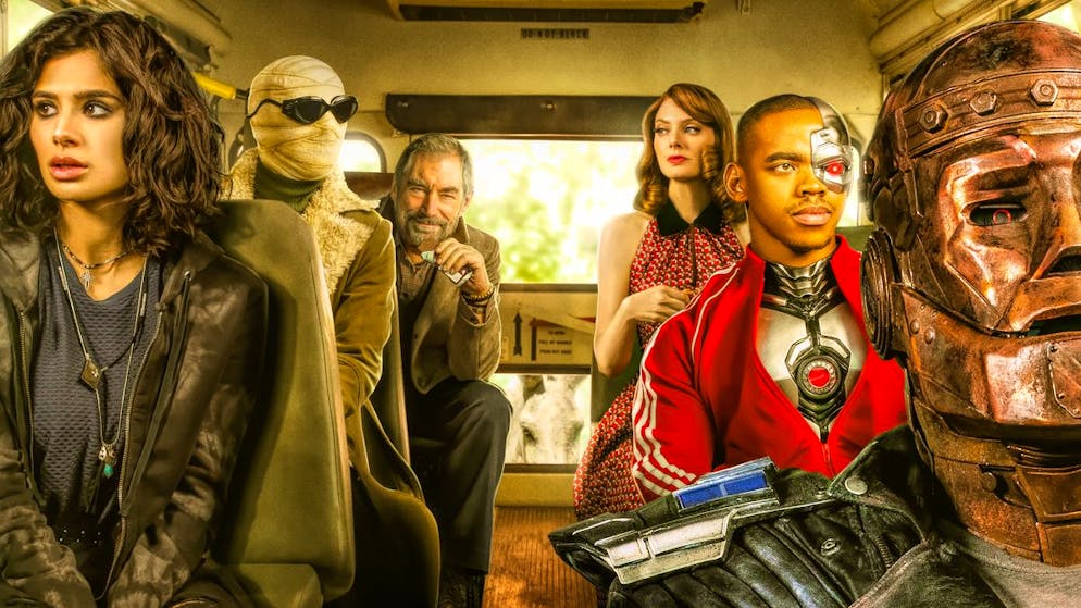 Das sind die Serien-Hits im Oktober. Wie es im Kino mit der Justice League weitergeht, steht in den Sternen, doch eines ihrer Mitglieder hat ab 7. Oktober bei Amazon neue Pläne: Cyborg, hier gespielt von Joivan Wade, sammelt für eine geheime Mission ein paar andere Superhelden um sich, die fortan als «Doom Patrol» die Welt ein wenig sicherer machen. Und ein wenig selbstironischer.