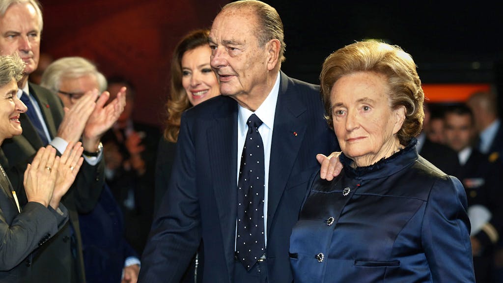 Des proches peu rassurants. Bernadette Chirac, affaiblie, s'est réfugiée dans le silence