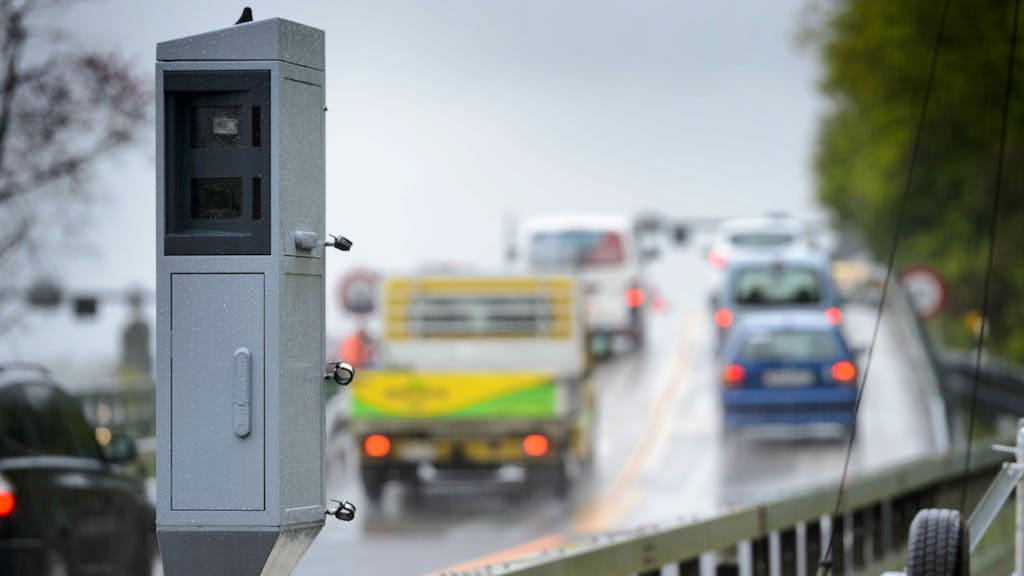 Ungewöhnliche Massnahme. Warum die Kapo St. Gallen vor ihren eigenen Blitzern warnt