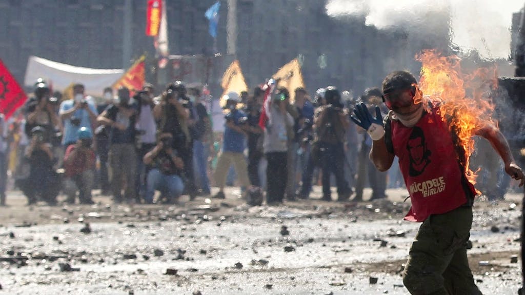 Erdogan habe mit der Niederschlagung von regierungskritischen Protesten in Istanbul 2013 gezeigt, dass er ein Autokrat sei – das sagt Politikwissenschaftlerin Anna Lührmann vom Forschungsinstitut V-Dem im schwedischen Göteborg.<br>