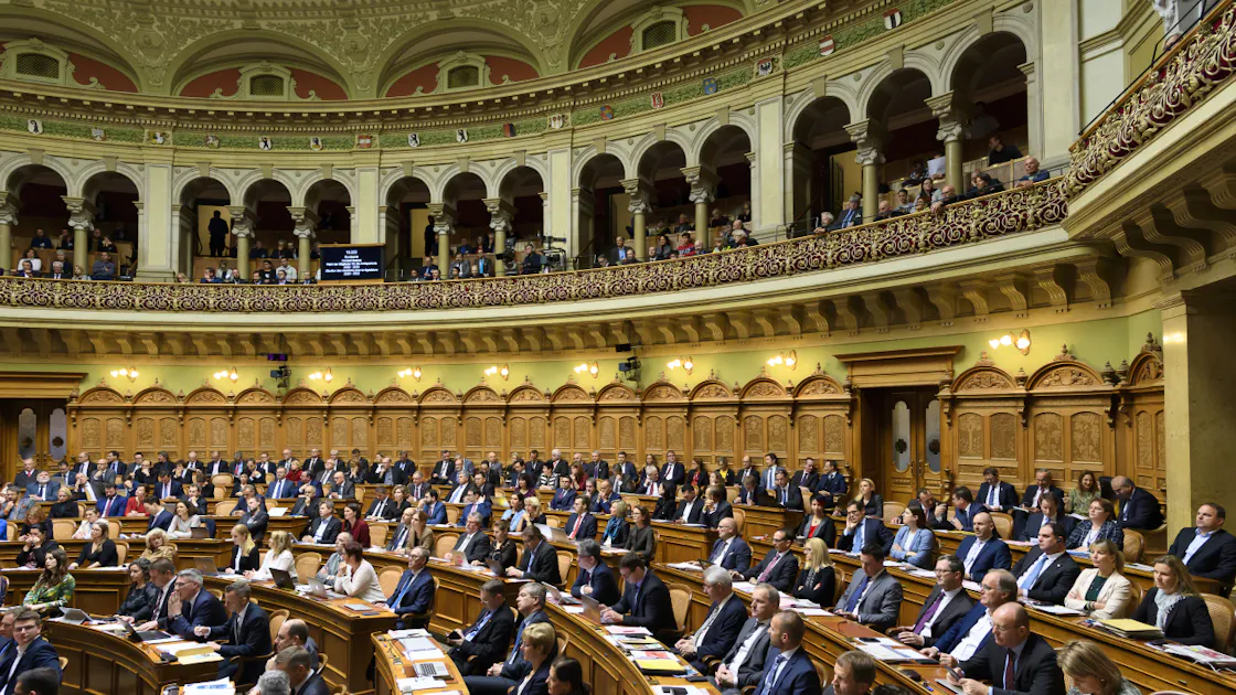 Politici pagati extra: Parlamentari federali, soldi da mandati | blue News