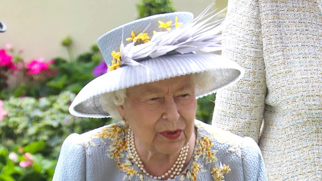 Spettacolo. La Regina Elisabetta II appoggia il principe Harry e Meghan Markle