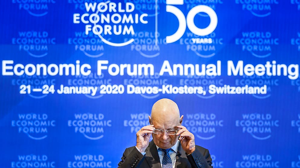 Erinnerung an 2020 – das Grosse WEF-ABC. J: Jubiläum, das. Zum 50. Mal findet das WEF statt – allerdings erst zum 49. Mal in Davos. Die Geschichte dazu hat es in sich: Nach den Anschlägen vom 11. September 2001 hatten die Veranstalter die Konferenz 2002 wegen Sicherheitsbedenken verlegt. Und das ausgerechnet nach New York. In die Stadt also, in der nur Monate zuvor die Anschläge stattfanden.