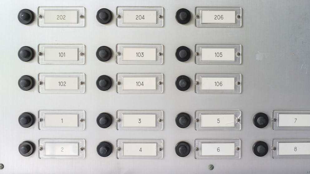 Erinnerung an 2020 – das Grosse WEF-ABC. F: Ferienwohnung, die. Wer in Davos über eine F. verfügt, besitzt die Lizenz zum Gelddrucken. Während des WEF lässt sich selbst eine einfache Unterkunft mit abgeschabtem Teppich und Schrankbett zu vierstelligen Preisen vermieten – pro Nacht, versteht sich.