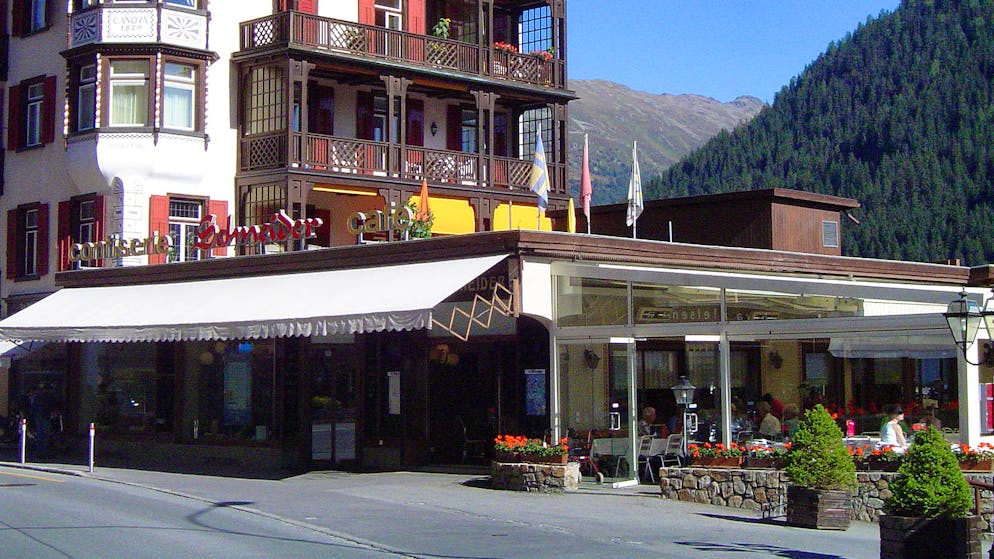 Erinnerung an 2020 – das Grosse WEF-ABC. Y: Yvonne Wiprächtiger, die. Inhaberin der Davoser Confiserie Schneider's. Dort genehmigen sich während des WEF hungrige Reiche und Schöne Schoggi und andere Köstlichkeiten. Etwa Matt Damon, Noami Watts, Naomi Campbell oder auch Bill Clinton.