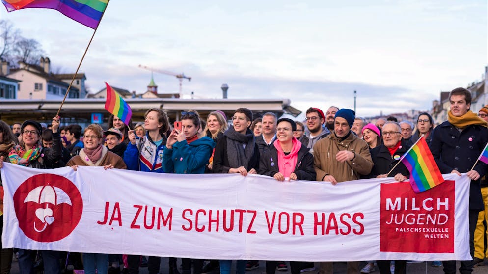 Warum Homosexuelle bei der Frage nach mehr Schutz gespalten sind. An der Veranstaltung Kiss-In am 11. Januar 2020 in Zürich wird für ein Ja am 9. Februar geworben.