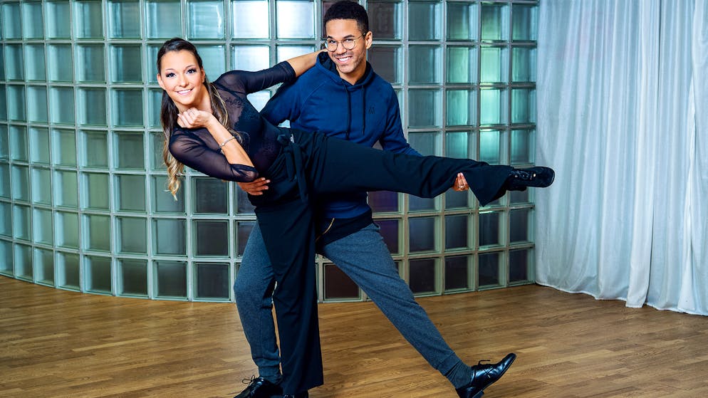 «Darf ich bitten»: Das Training hat begonnen - und 1, 2, 3, 4 …. Hat sich Sänger Jessie Ritch ein paar Tricks von DJ Bobos Crew abgeschaut? Der ehemalige «DSDS»-Teilnehmer startet mit Coach Flavia Landolfi. 