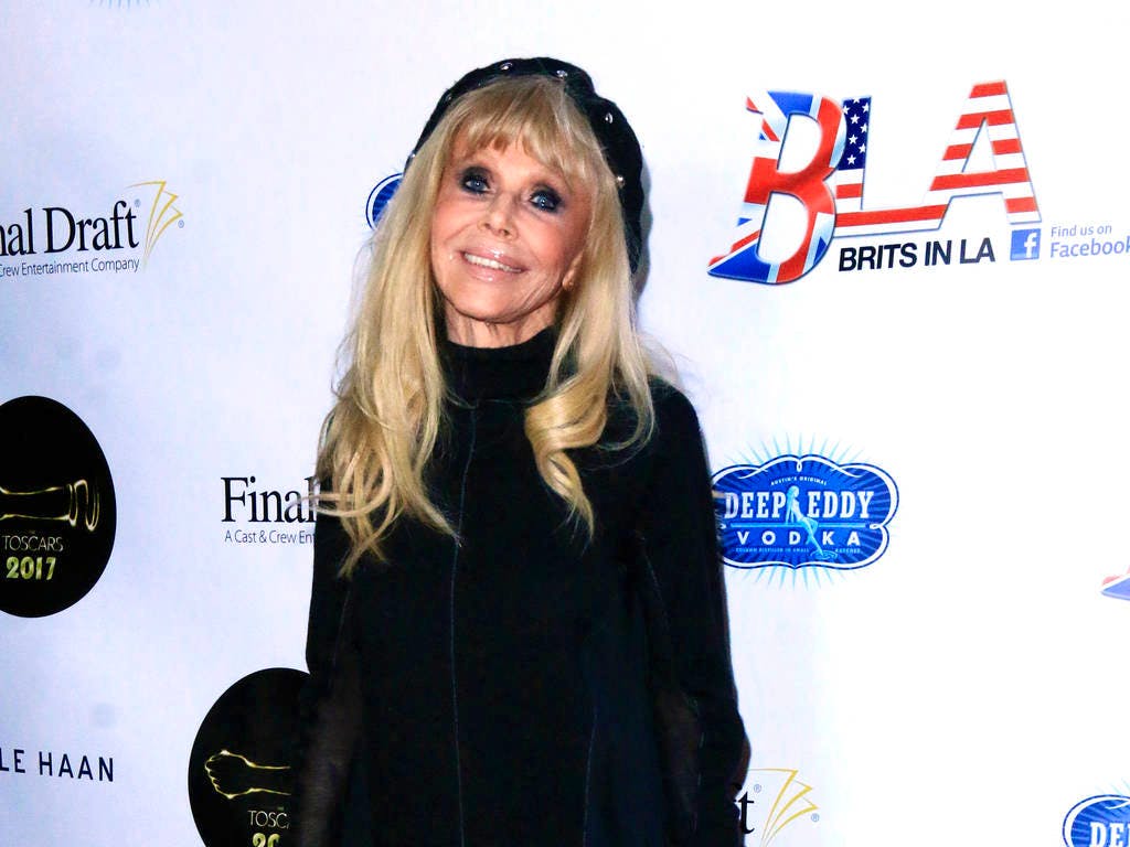 Actu people: Britt Ekland : « Rod Stewart me faisait payer un loyer et  portait mes sous-vêtements pendant que nous sortions ensemble » | blue News