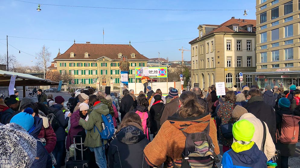 Die Einführung der 5G-Technologie sorgt nicht nur für Begeisterung: 5G-Gegner an einer Kundgebung auf dem Berner Waisenhausplatz.