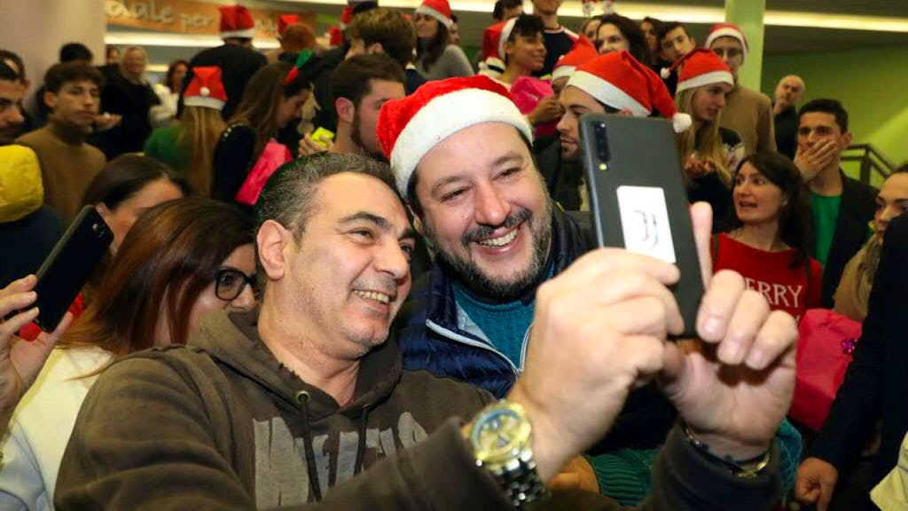 Salvini Kauft Unterhosen Mit Elefantenmuster