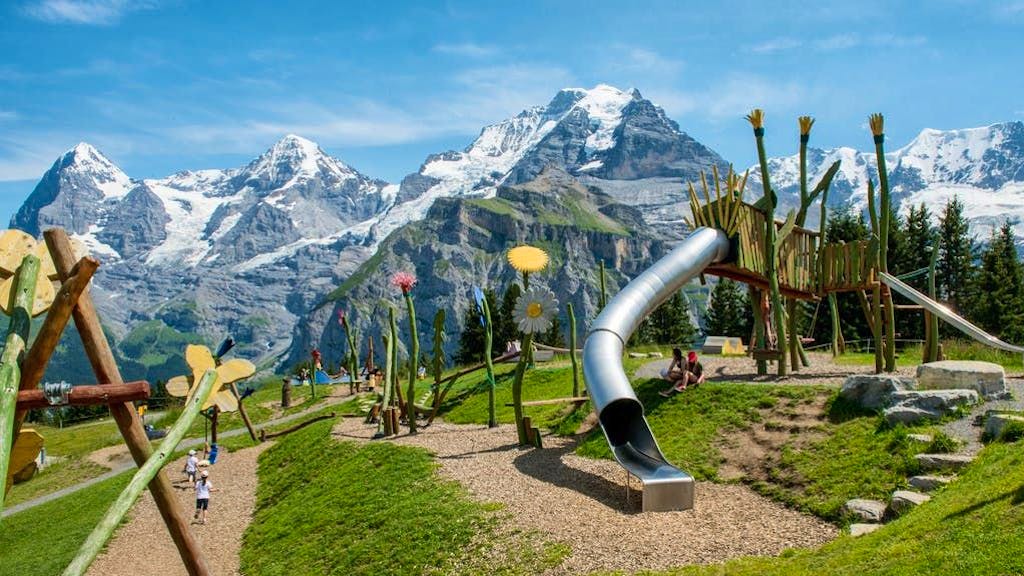 Sonne statt Nebel. Über dem Nebelmeer – 16 coole Herbst-Spielplätze