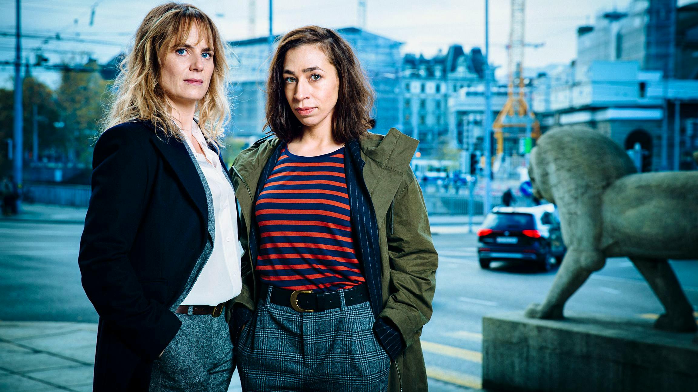 Die zwei Hauptdarstellerinnen Anna Pieri Zuercher als Kommissarin Isabelle Grandjean und Carol Schuler als Tessa Ott.