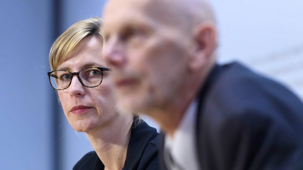 Kolumne am Mittag. Viel Hass, die mutige Virologin und eine zweite Seuche